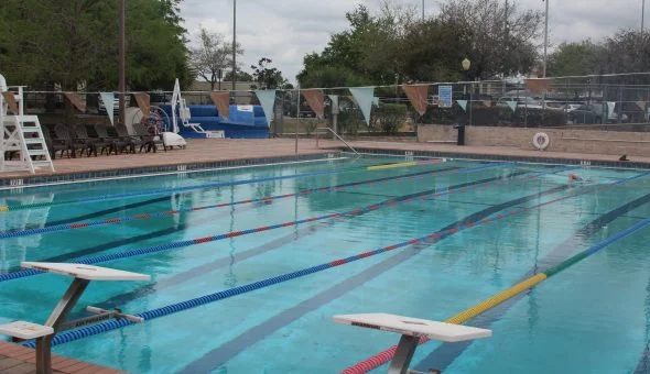Wadeview Pool